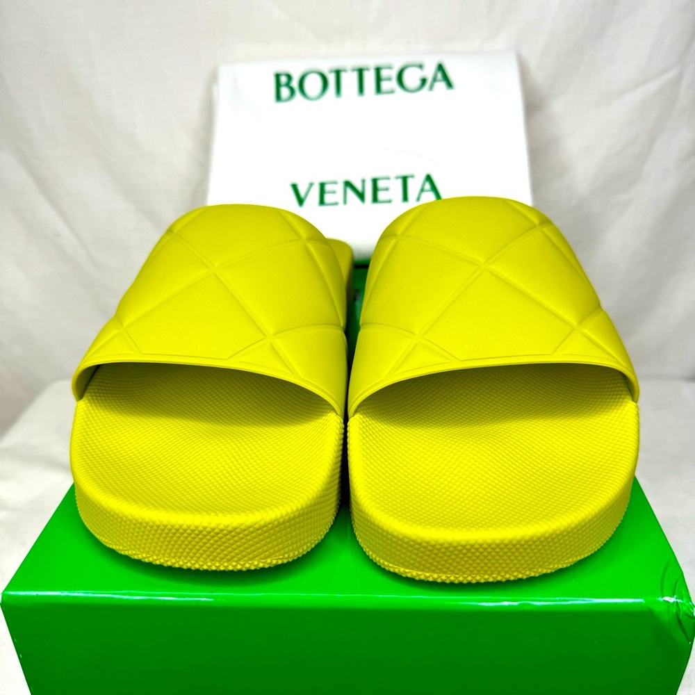 Bottega Veneta matte rubber slider sandals size men’s 40 in kiwi